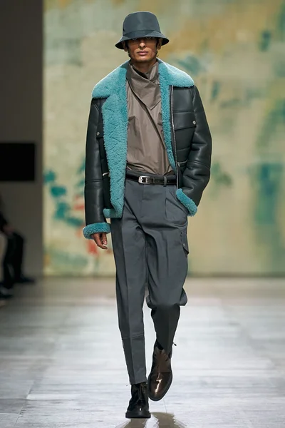 Look 17